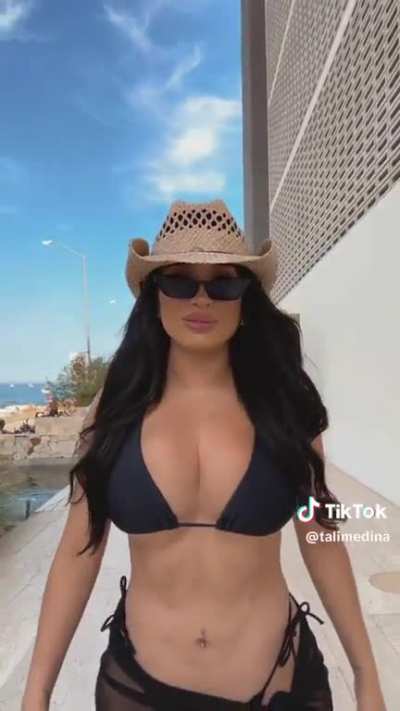 Bikini babe Tali Medina @talimedina