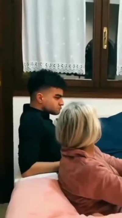 👀