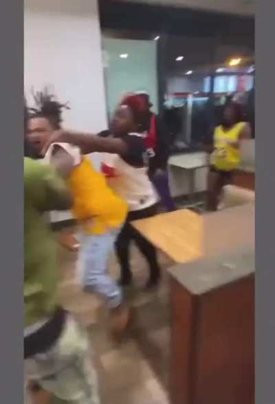 Cops have to break up a fight at Wendy’s over the 4 for 4$ deal