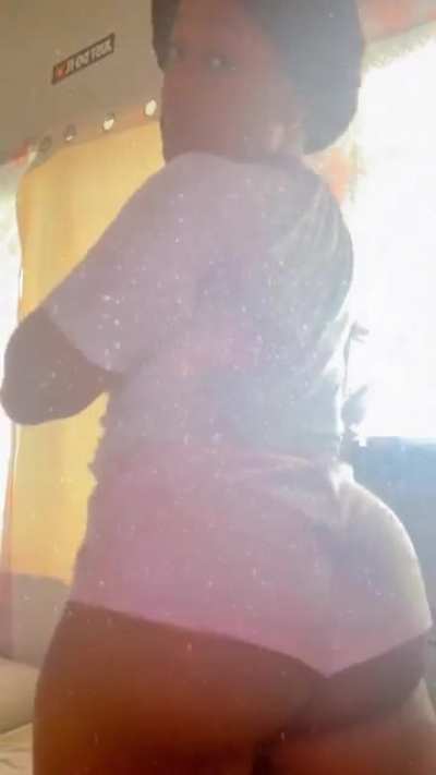 What y’all like her ass or tittys better ??