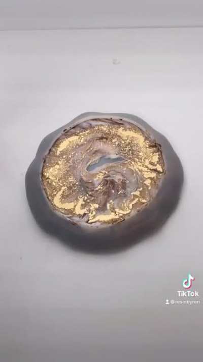 Showing you how I make epoxy resin art - Gold Jewellery Tray