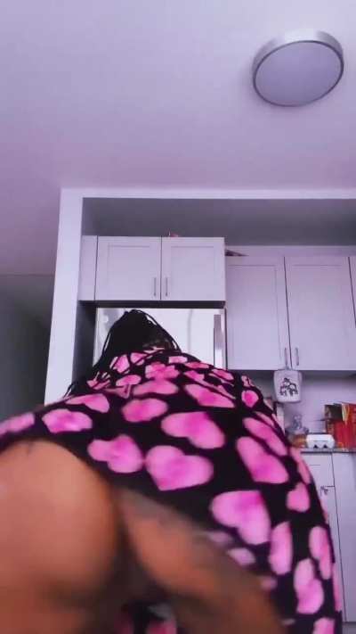 Fat ass good bitch >>>