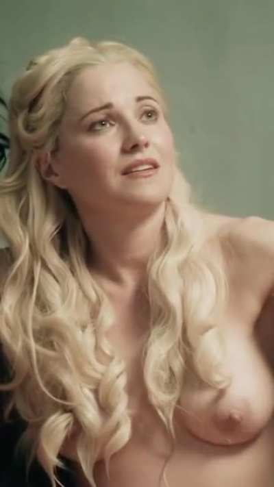 Lucy Lawless in Spartacus (COLO<wbr>UR-CO<wbr>RRECT<wbr>ED, CROPPED FOR MOBILE)