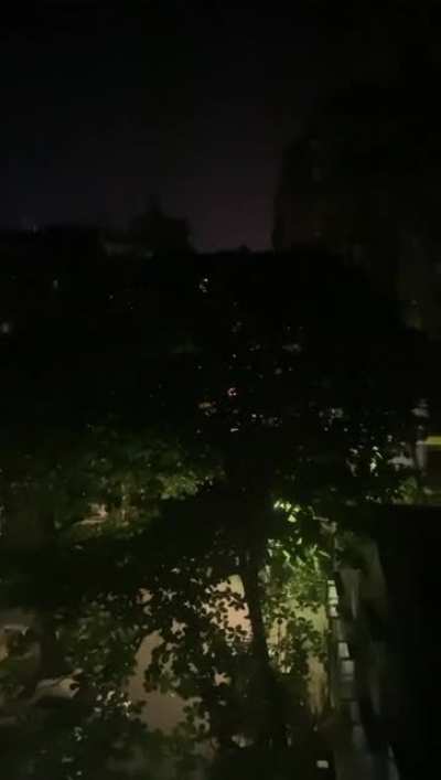 People screaming 