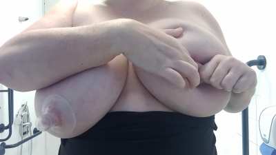 I always post the suckers coming off so I thought I'd film them going on for a change...