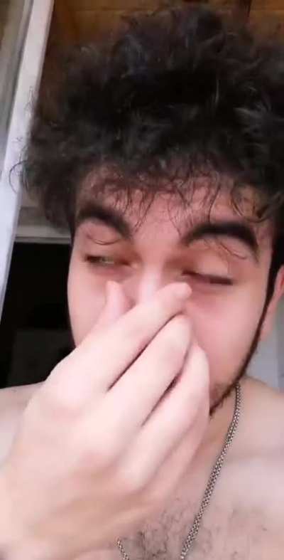 Aga b üzüldüm laan, kedi yemiş hemde (