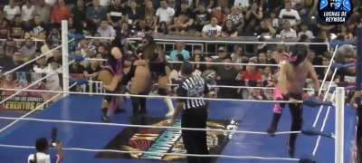 Hiedra wedgie and kick