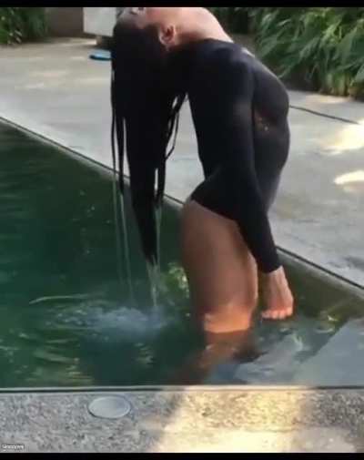 Nina dobrev