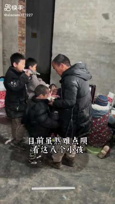 八个孩子总能出一个网红炒作狗吧