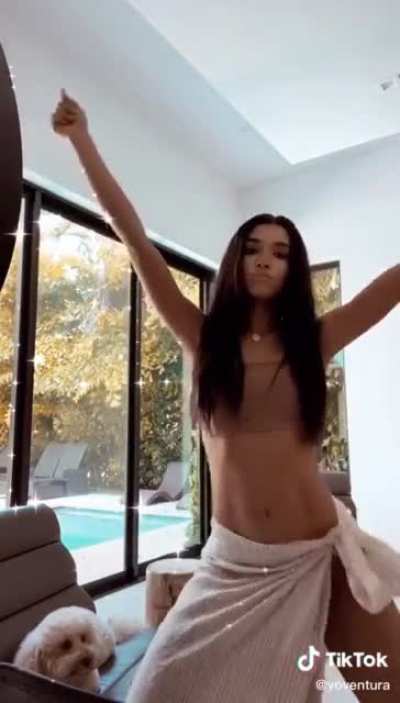 She really knows how to move her body 🥵