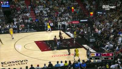[Highlight] LeBron turns on the jets for the fastbreak slam