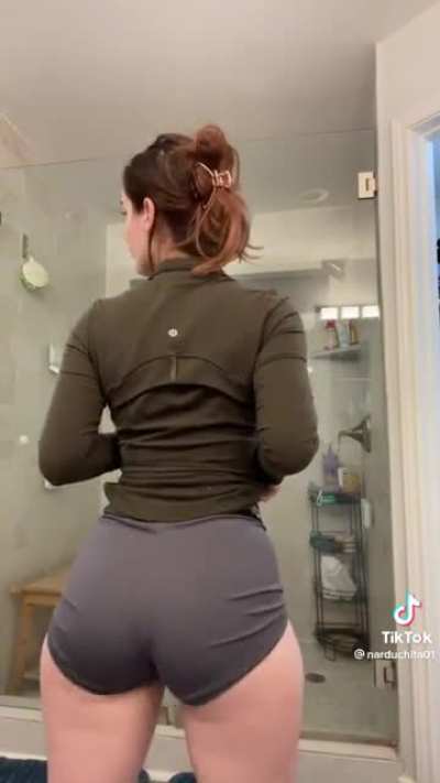 Omg smash or pass? 🍑⬆️