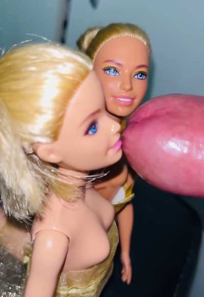 Golden times with 2 Barbie girls. I love Barbies. (1/3)