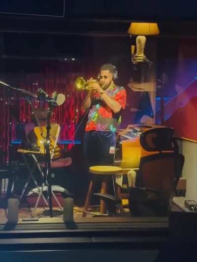 Bro has been cooking for real in the studio since his career-style reconversion but now he has to make all that fruitful by releasing the project. It's been almost a year since Smokestack and 3 years since he released an album but considering how all his 