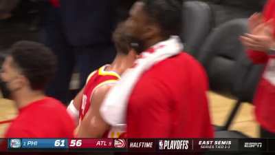 [Highlight] Trae Young gets an uncontested layup before halftime buzzer
