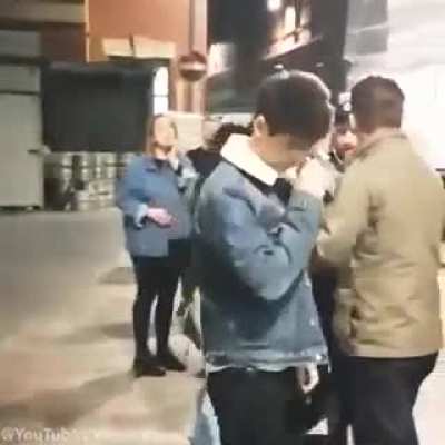 3 Girls 1 Doorman - Savage Fight outside pub in Belfast