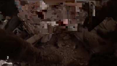 A Ukrainian soldier of the « kraken » unit is injured and evacuated by his comrades.