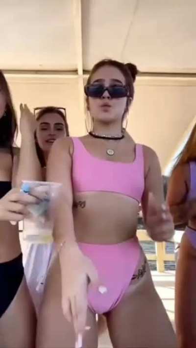 😋