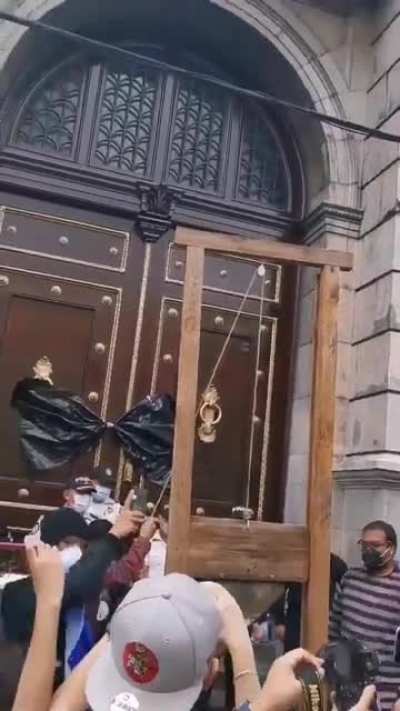 Guatemalans bring guillotine to Congress