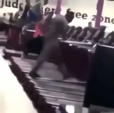 he do be walking