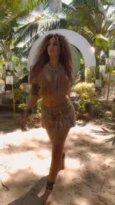 Nora Fatehi's curvaceous busty body was built for raising dicks and draining balls.... 🔥🔥🍌🍌💦<wbr>💦💦