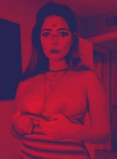 Demon drop? 🔥😈🔥 Insta: smile<wbr>belia<wbr>llove<wbr>su