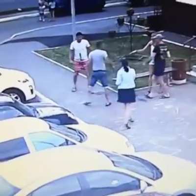 Discutie intre doi moderatori, unul dintre ei luat prin surprindere.