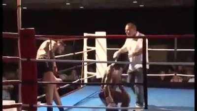Kickboxer hits a 360 tornado kick