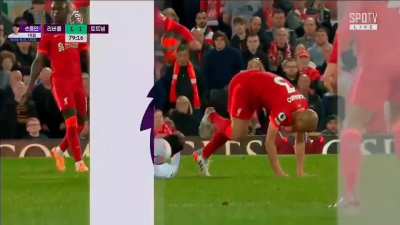 Fabinho foul on son. Yellow card.