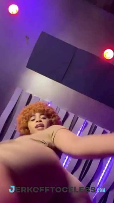One Minute of Ice Spice Twerking