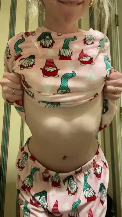 Had to sneak off while everyone’s watching a Christmas movie to give you a little holiday cheer [drop]