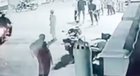 Corona: Muslim people attacking duty police officer for making them wear masks.