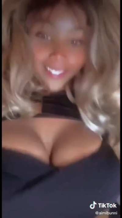 @AimiBunni - she my hunni, she got the funni.