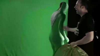 Trying to find the full vid for this. I feel like I’ve seen it somewhere and she helps him out but this version ends before that happens.