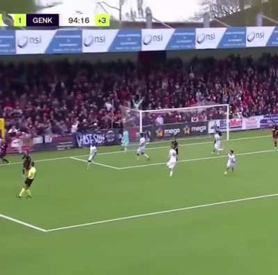 After losing his father, this young goalkeeper was applauded by the opposing fans