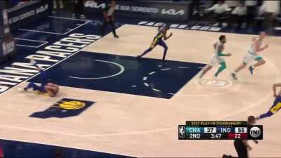 [Highlight] Bridges erases Sabonis's shot and Monk throws down the alley oop