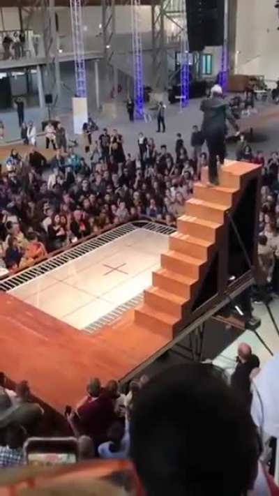 The way he falls!