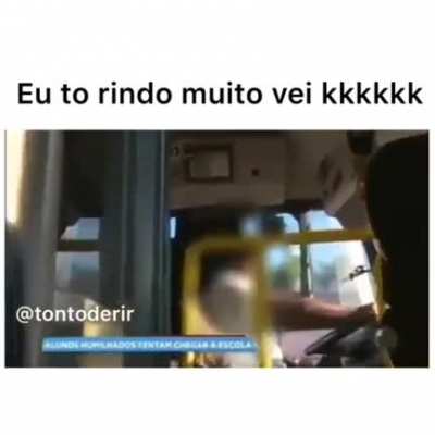 Em vez de estudantes pq não uma mulher?