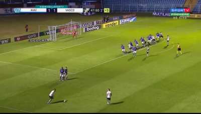 Atenção para a nova jogada ensaiada do Vasco