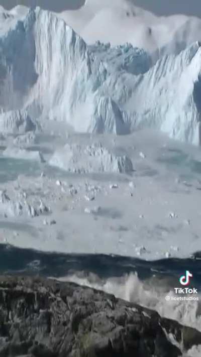 Imagine being on that water and suddenly happen this. (not OC)