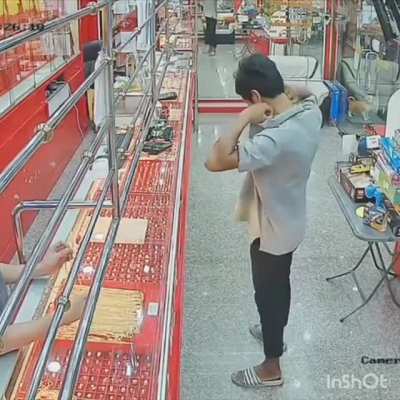 To steal a gold chain