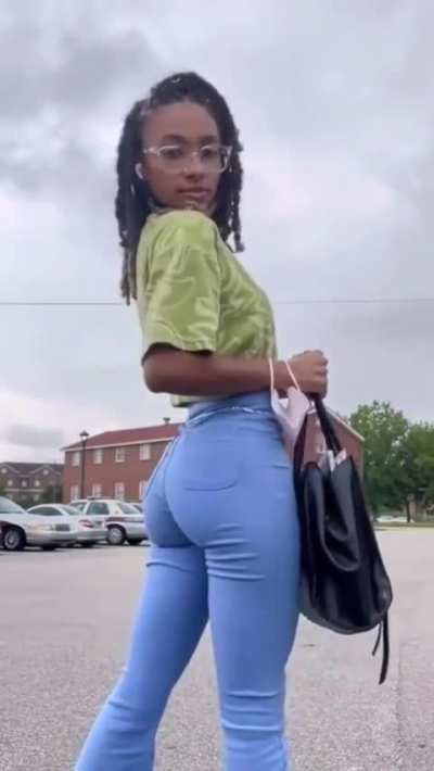 Her dreads are fyee🔥🔥