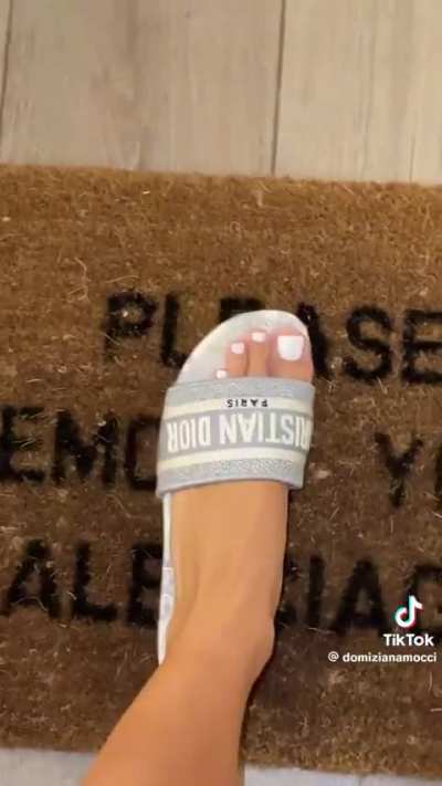 Who love long White toes?
