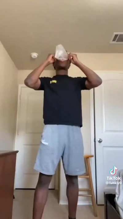Buckle his shoes 