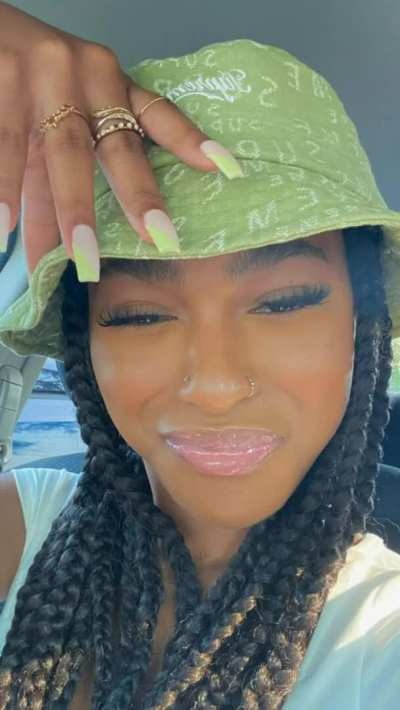 🥜 on her face