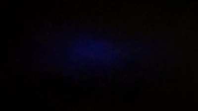 Ora sopra Novate milanese. Luce blu pulsante stazionaria sopra le nuvole. Qualcuno sa che diamine é? Grazie! ATTENZIONE: il video contiene qualche bestemmione.