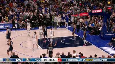 [Highlight] Steph gets a runway for an open layup to put the Dubs up 3