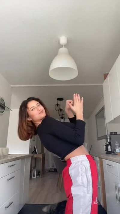 cleavage tiktok