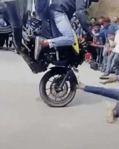 WCGW Trusting your biker buddy