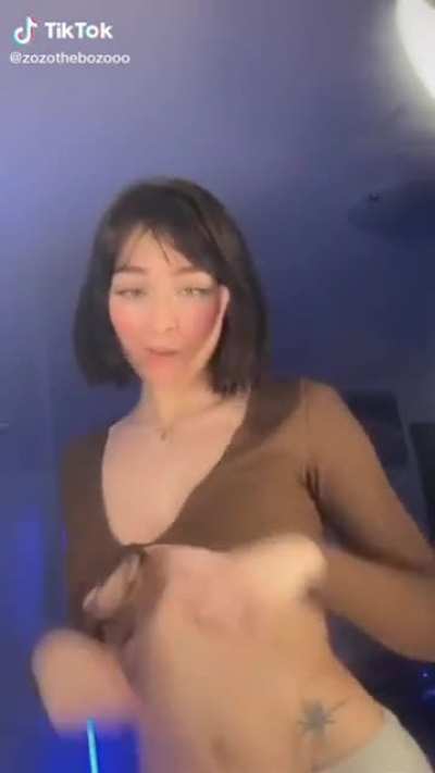 amazing titties under there🤤